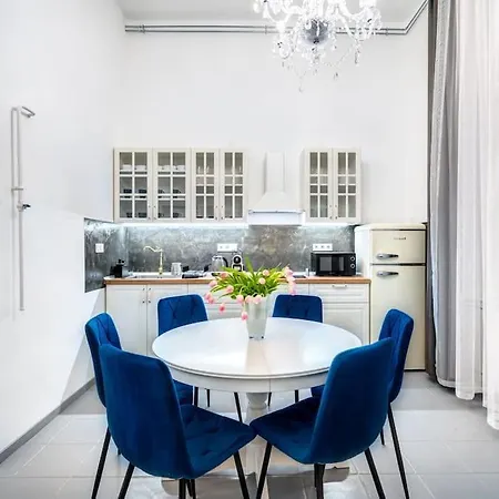 Andrassy Grandeur With Indoor Parking *