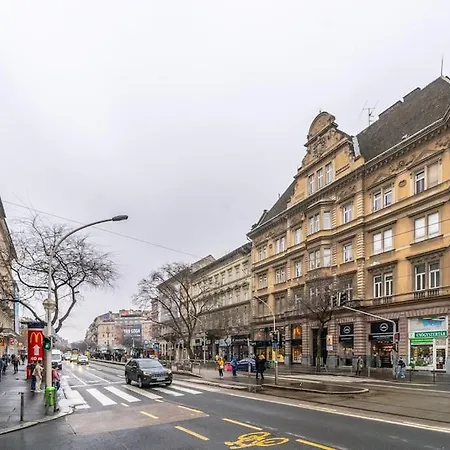Andrassy Grandeur With Indoor Parking Apartamento